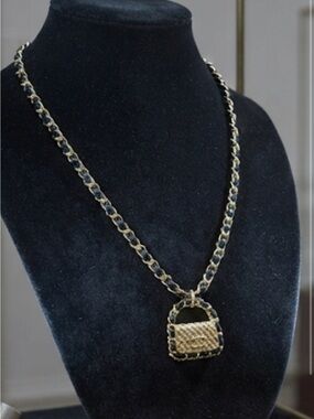 Gold-Tone Chain Necklace with Quilted Purse Pendant